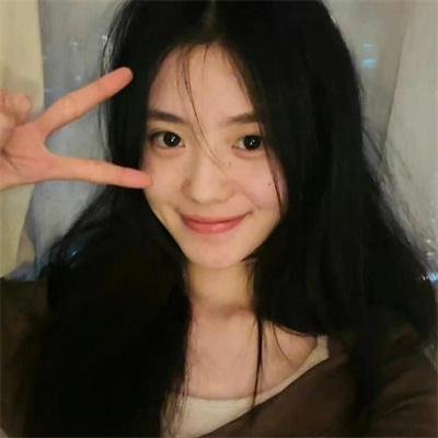 黑衣女孩